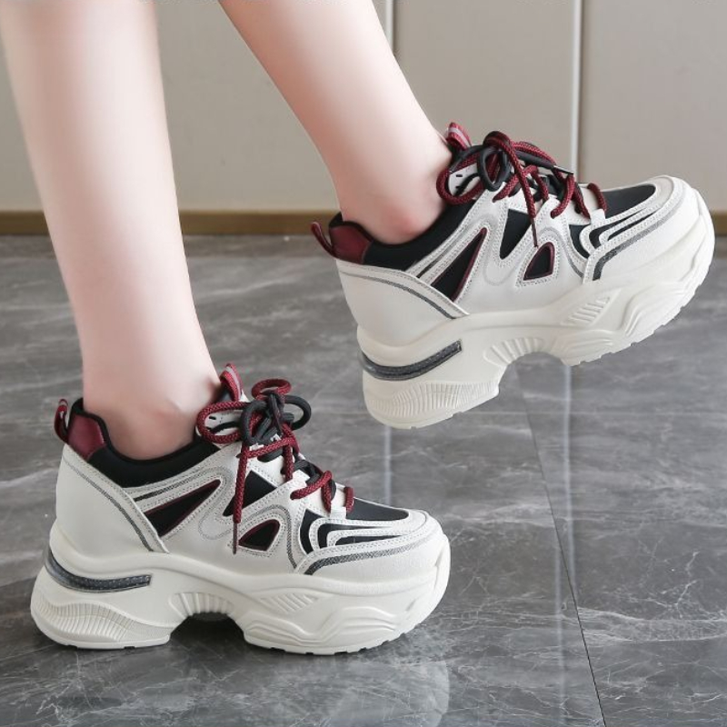 Sewing Latex - Sneakersy na grubej podeszwie z płatkami,