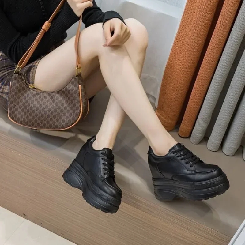 Nowe damskie sneakersy ze skór – Sewing Latex recenzja i cena